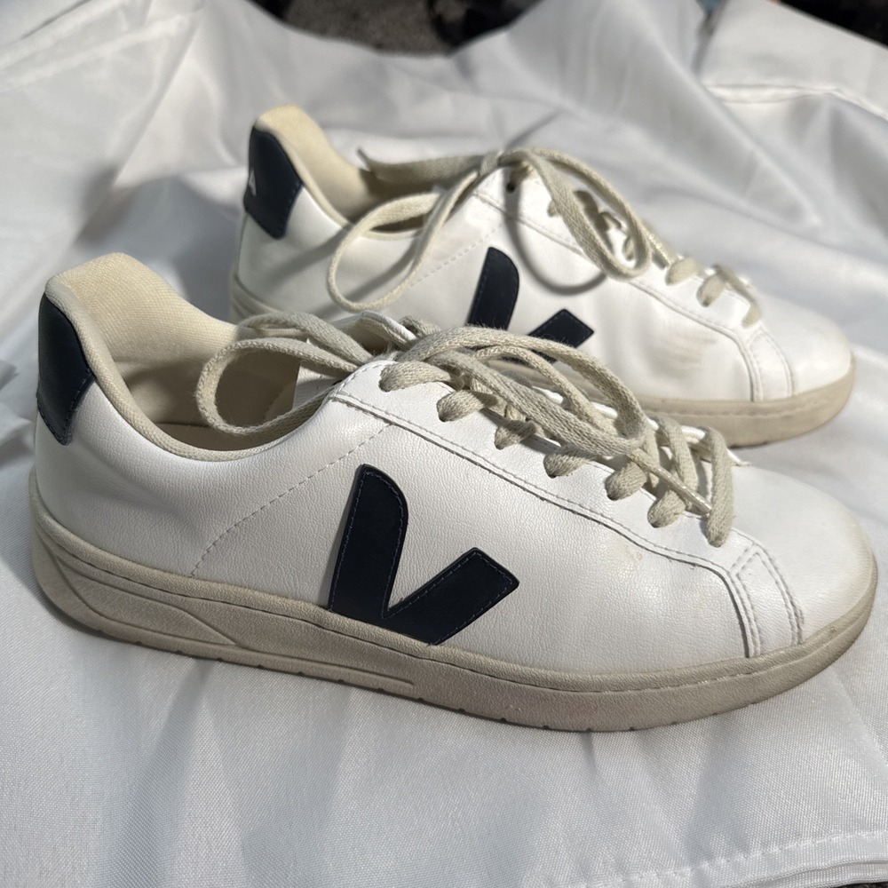 Veja Unisex Urca CWL Vegan Sneakers White Nautico Navy BlueU.S W9 M7